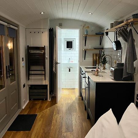 Luxury Shepherds Hut - The Sweet Pea By The Lake York Luaran gambar