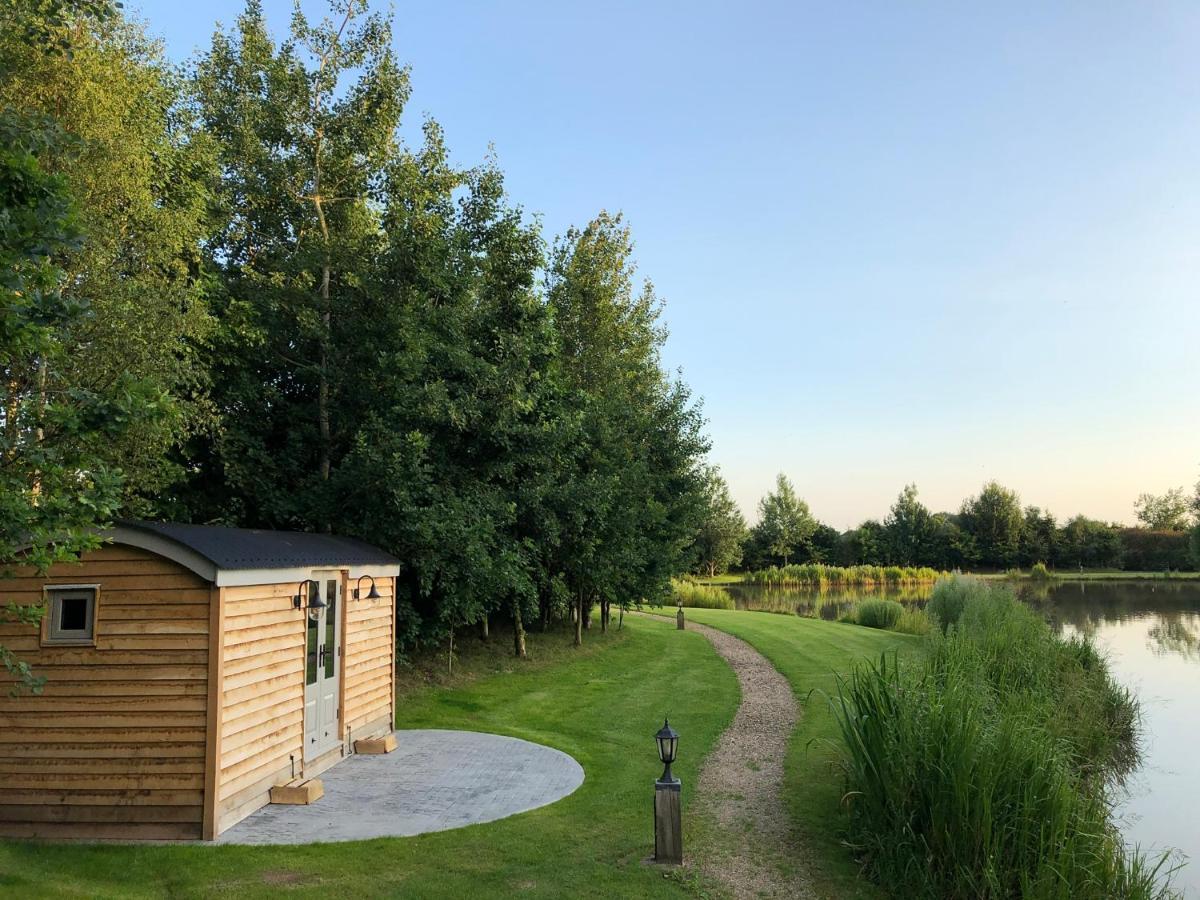 Luxury Shepherds Hut - The Sweet Pea By The Lake York Luaran gambar