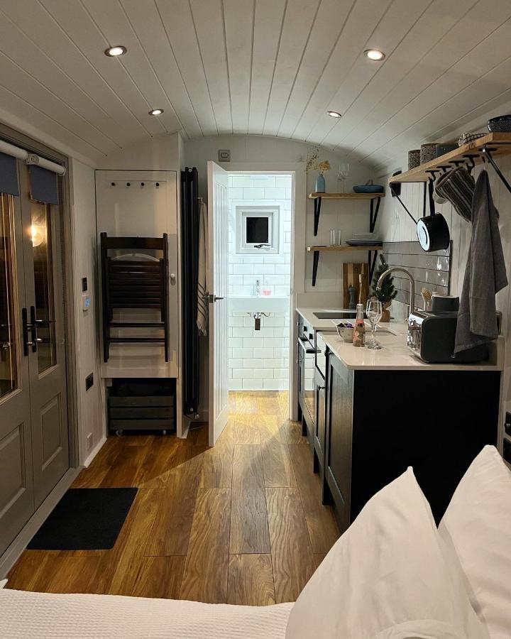 Luxury Shepherds Hut - The Sweet Pea By The Lake York Luaran gambar