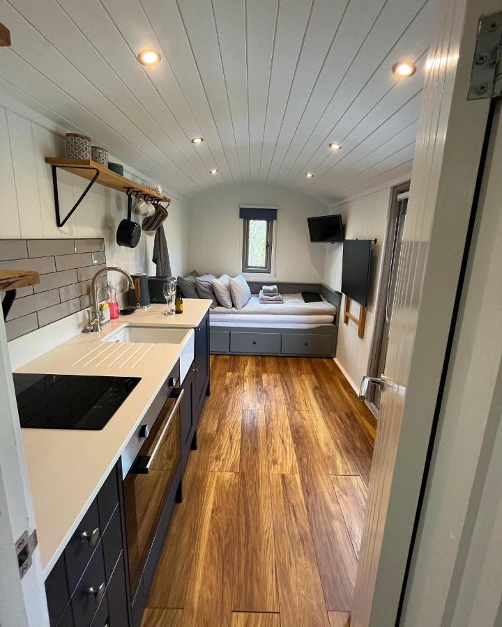 Luxury Shepherds Hut - The Sweet Pea By The Lake York Luaran gambar