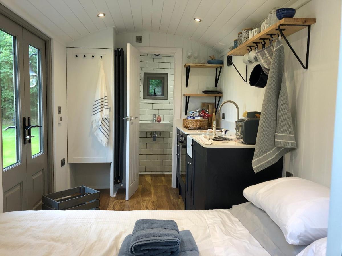Luxury Shepherds Hut - The Sweet Pea By The Lake York Luaran gambar