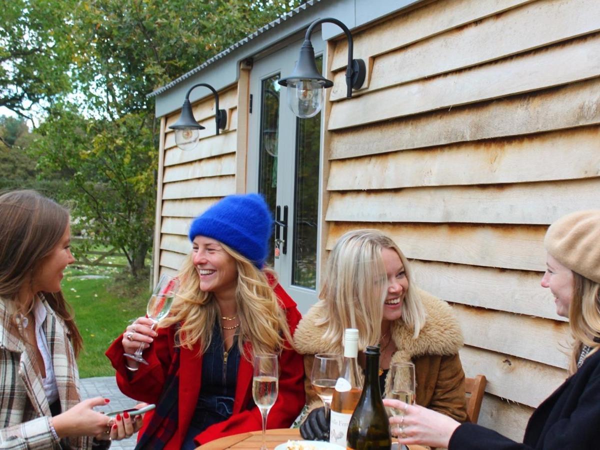 Luxury Shepherds Hut - The Sweet Pea By The Lake York Luaran gambar