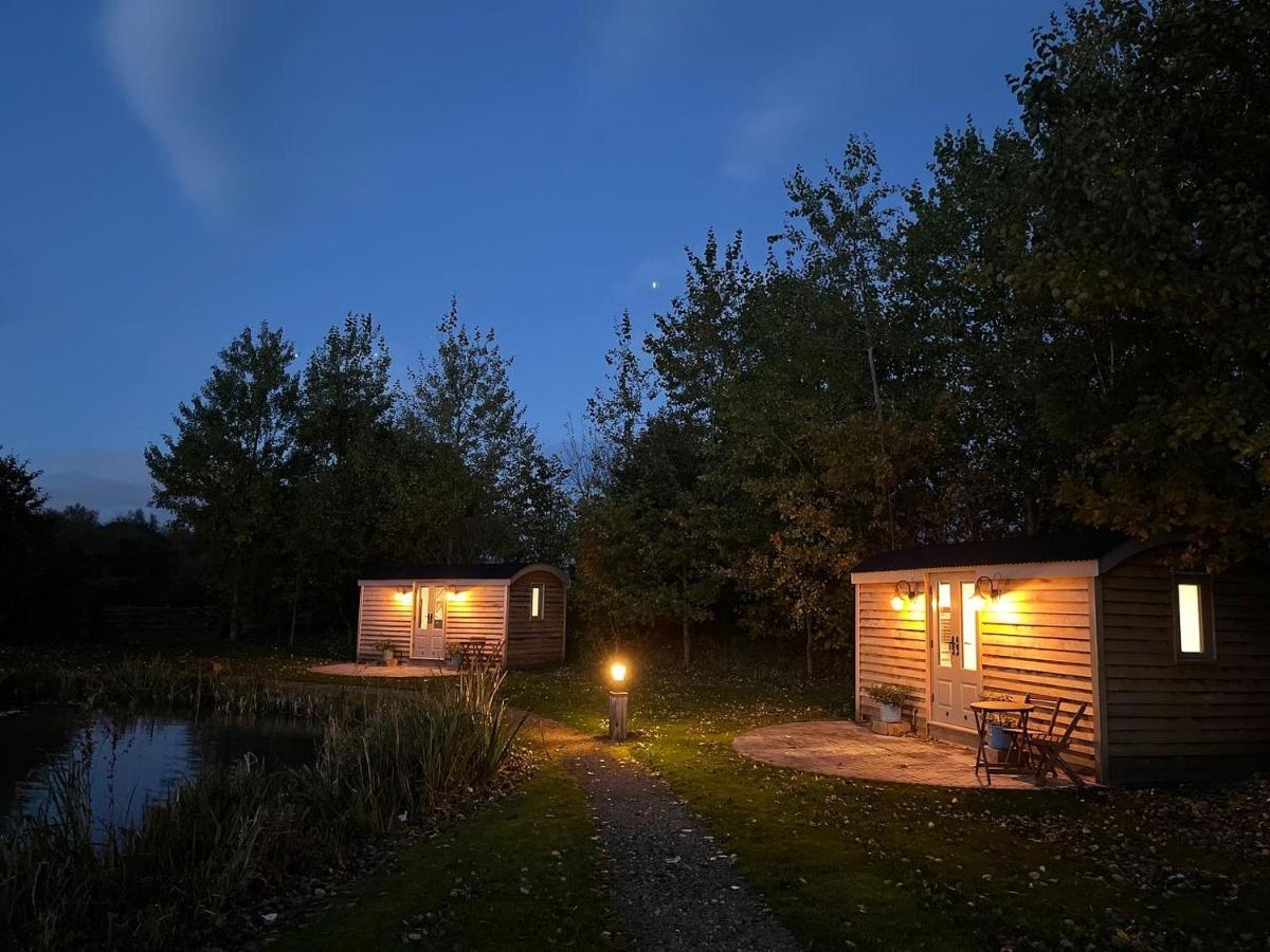 Luxury Shepherds Hut - The Sweet Pea By The Lake York Luaran gambar