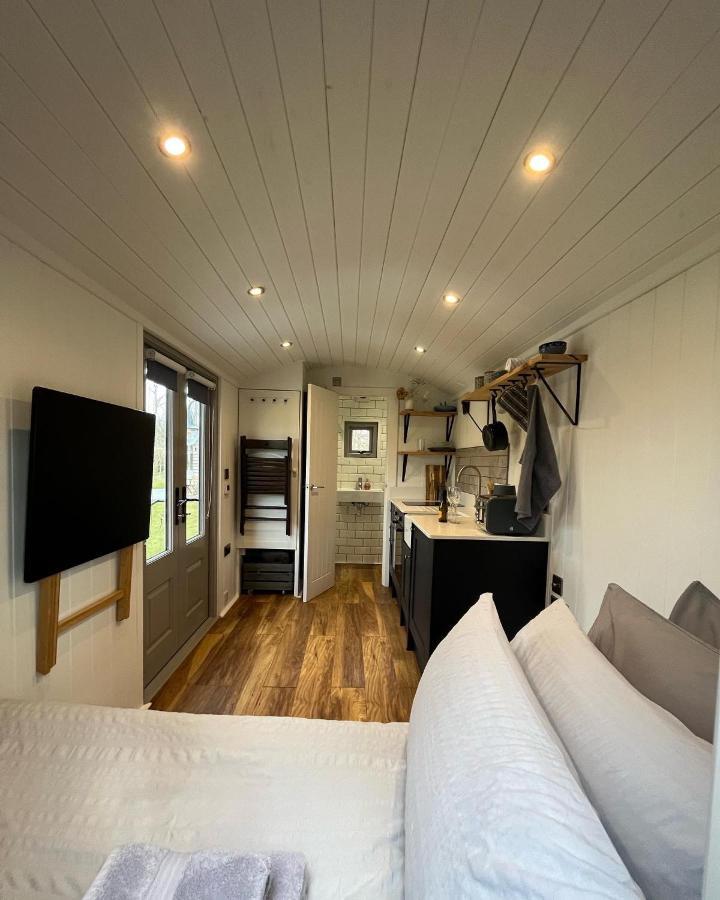 Luxury Shepherds Hut - The Sweet Pea By The Lake York Luaran gambar