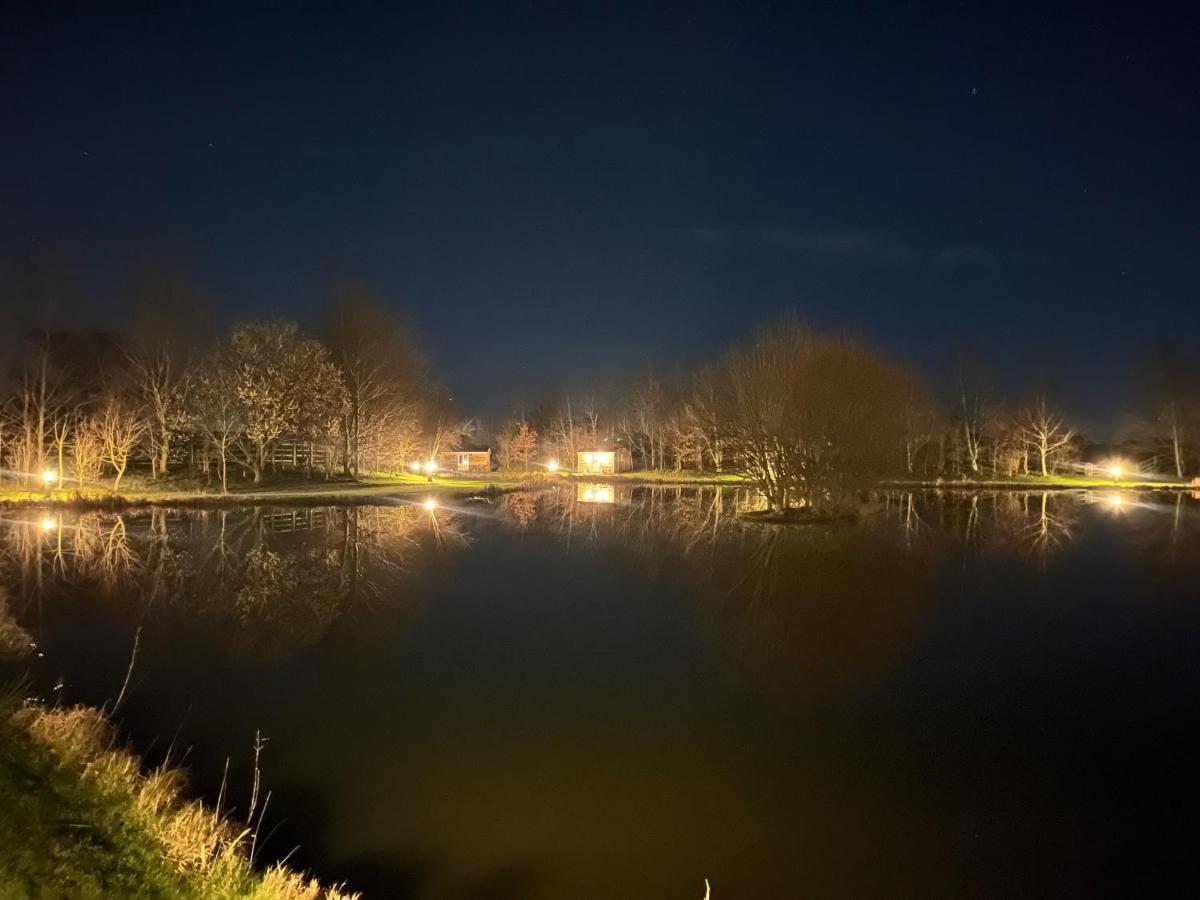 Luxury Shepherds Hut - The Sweet Pea By The Lake York Luaran gambar