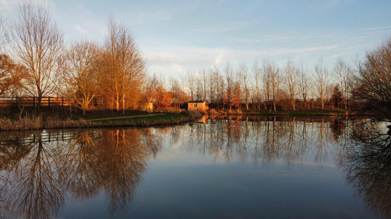 Luxury Shepherds Hut - The Sweet Pea By The Lake York Luaran gambar